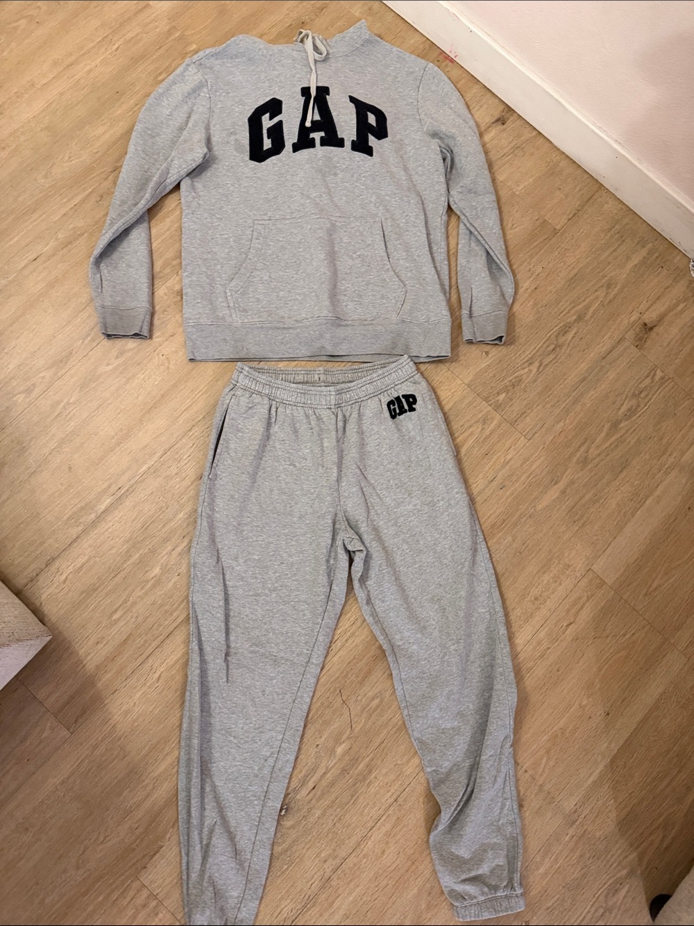GAP Men Light Gray Sweatpant Joggers with Black Logo set